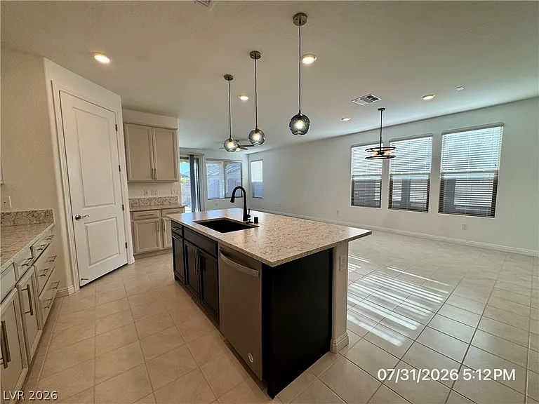 2239 Arrington Ave — Photo 7
