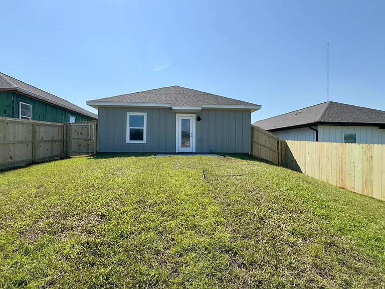 32415 Revere Dr — Photo 13
