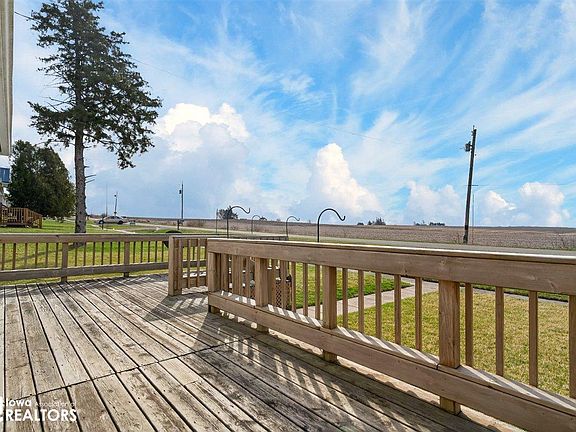 3rd image of 406 Carlton St