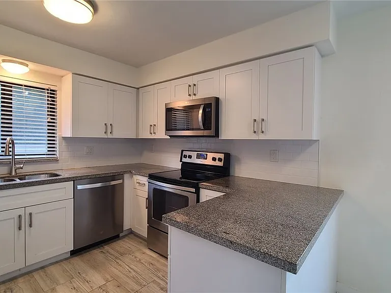 2610 Providence St #10 — Photo 3