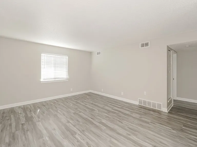 Hunters Glen Apartments — Photo 40