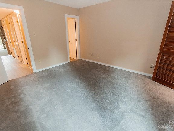 4th image of 100 Willow Run Dr APT 9