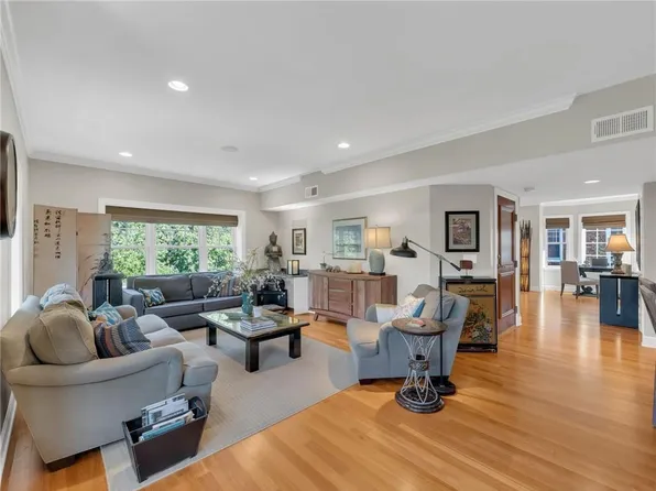 4342 Rockhill Rd #3, Kansas City, MO 64110