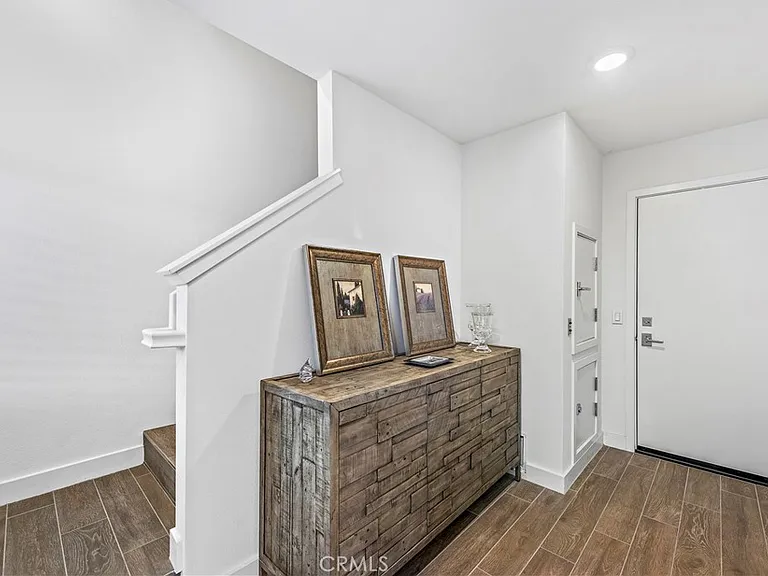 1309 Doheny Way — Photo 5