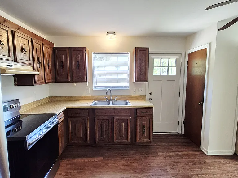 1412 Blair St — Photo 9