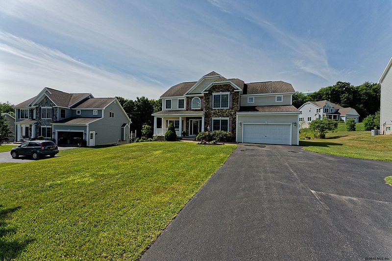 4th image of 15 Addison Way