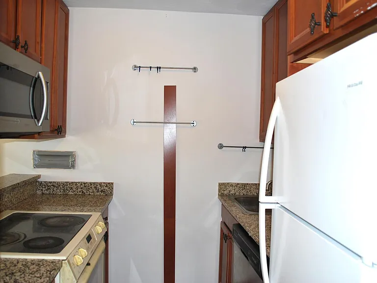 87 Glenbrook Rd #7G — Photo 3