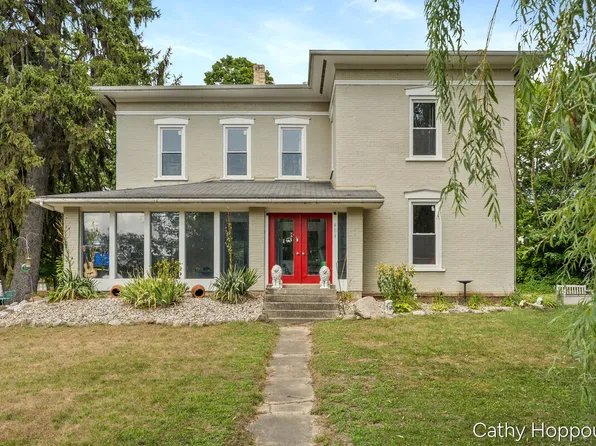 404 E Main St, Ionia, MI 48846