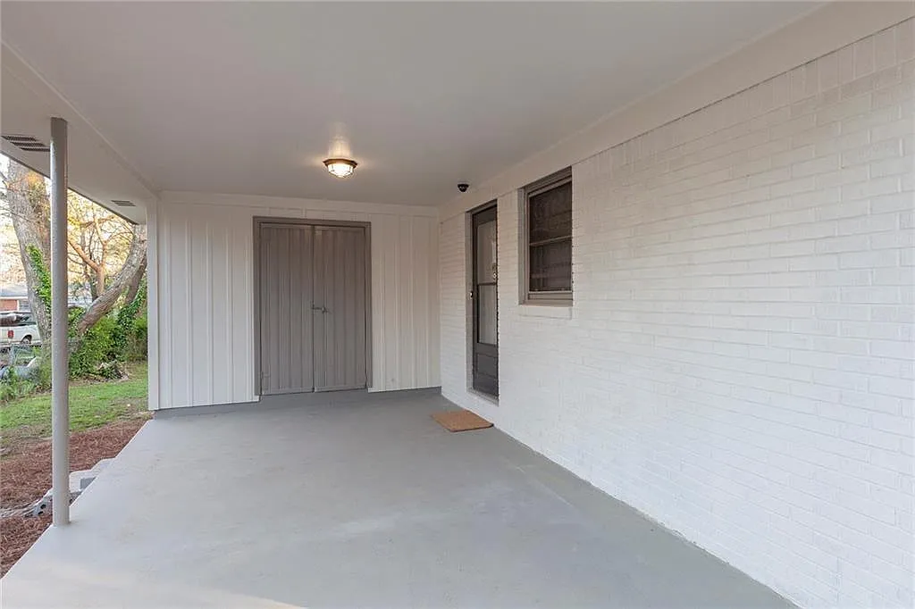 3 bed, 1.0 bath, 1025 sqft, $1,695 — Photo 3