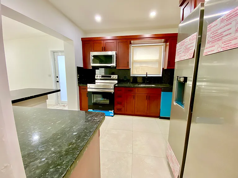 3250 SW 18th Ter — Photo 15