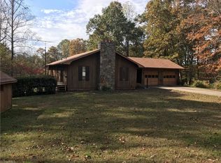 271 Toms Creek Rd, Pilot Mtn, NC 27041