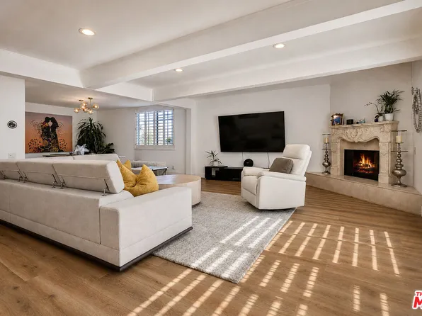2385 Roscomare Rd Unit D17, Los Angeles, CA 90077