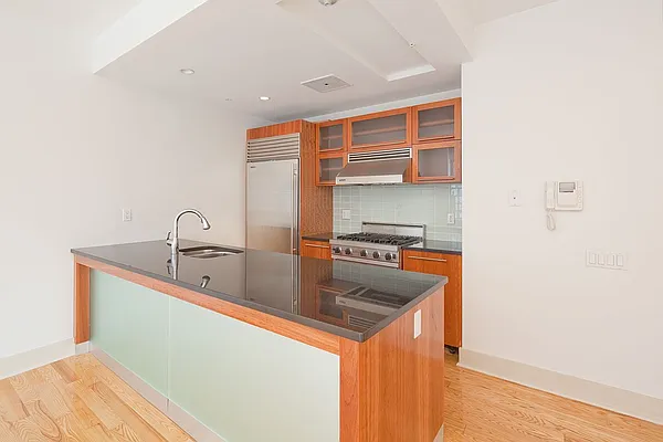 Sold by aptsandlofts.com | media 18