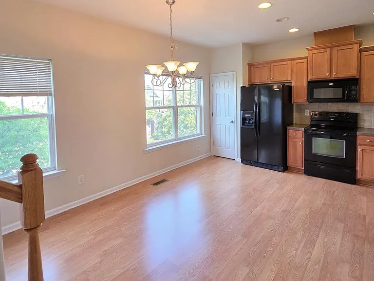 294 Linden Park Ln — Photo 8