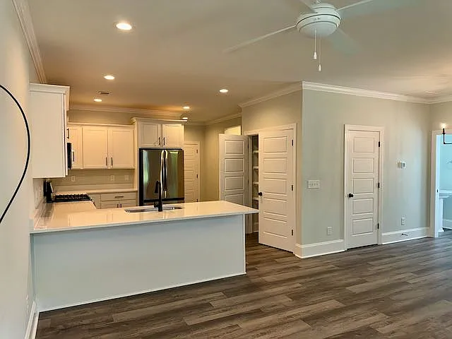 3 bed, 2.5 bath, 2082 sqft, $2,450 — Photo 2
