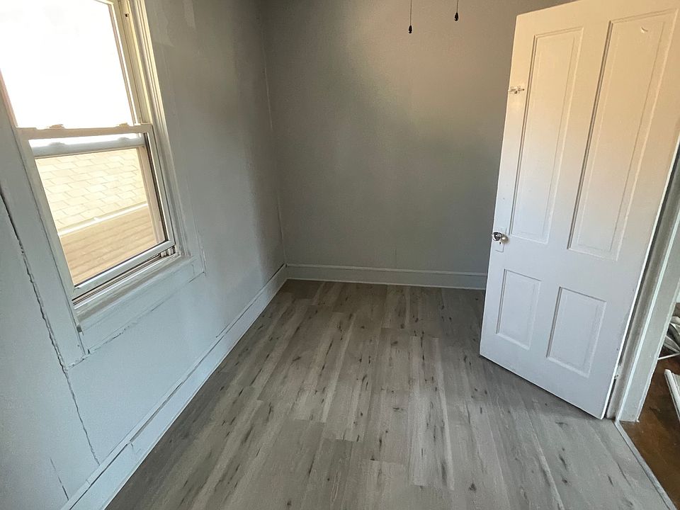 1st image of 2386 Thurman St