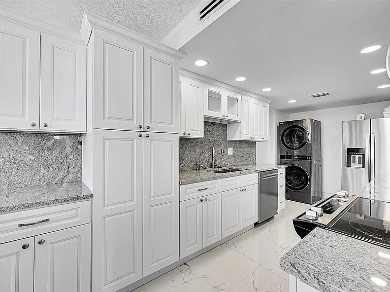 1401 S Ocean Dr #304 — Photo 13