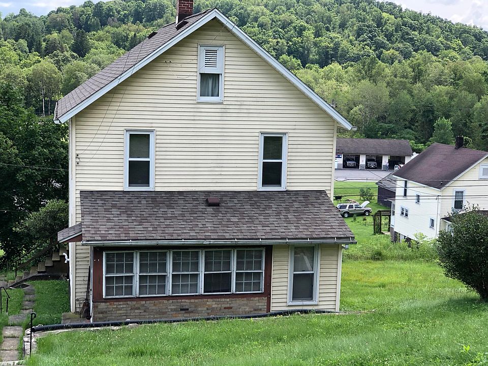 1st image of 216 W Main St