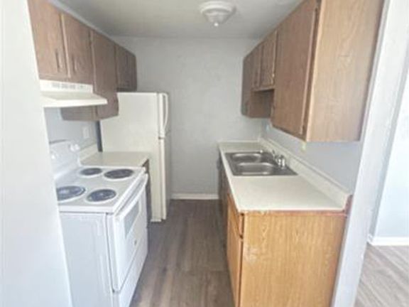 3rd image of 423 Briarwood Ave #10869513