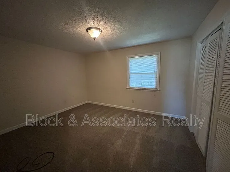 522 S Cherry St — Photo 5