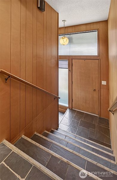 5th image of 4014 Robin Road W