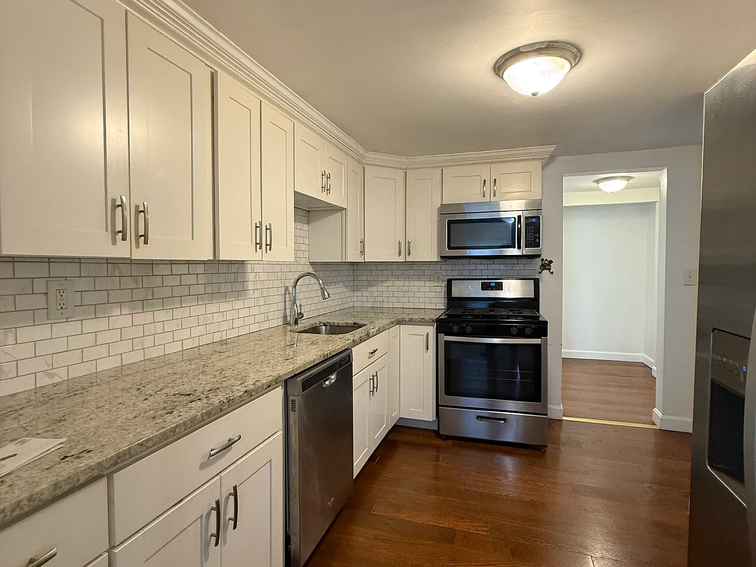 904 Middle St — Photo 3