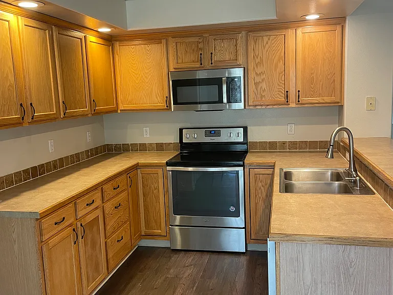 170 E Carver Dr — Photo 17