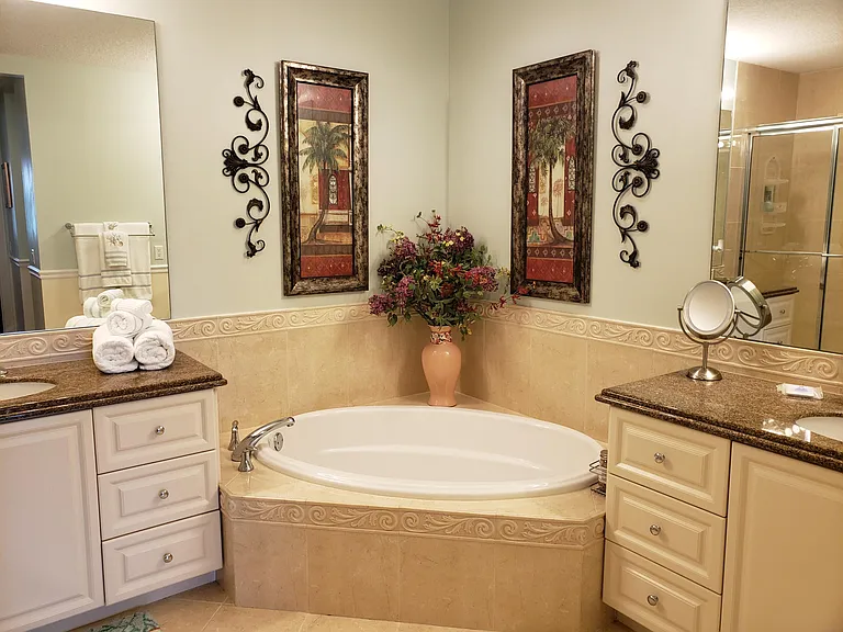 37 Harbour Isle Dr #203 — Photo 18