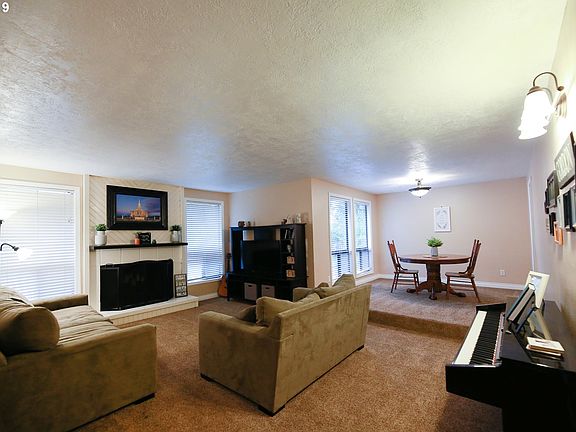 4th image of 601 SE Olympia Dr