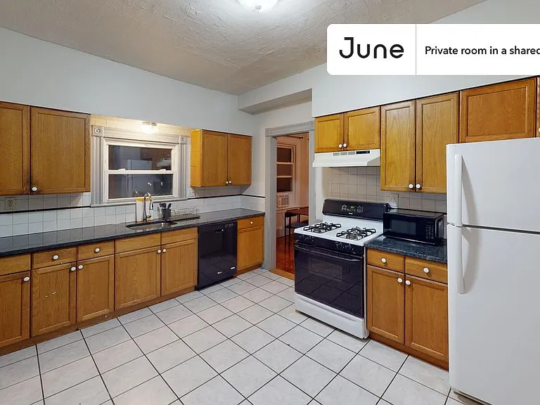34 Coolidge Rd #B — Photo 4