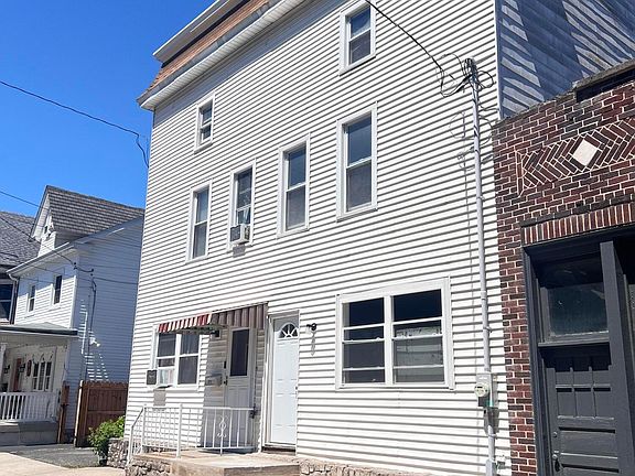 2nd image of 215 W Rowe St