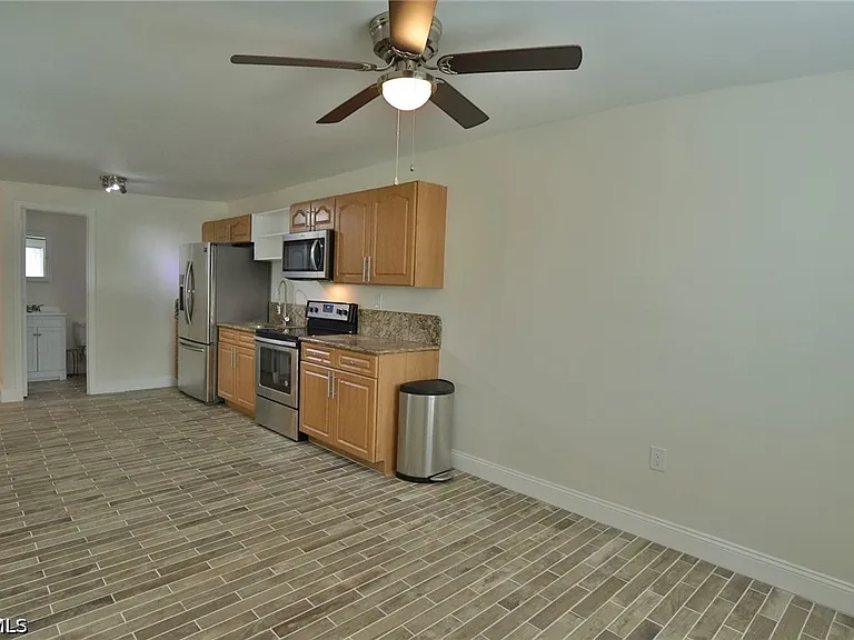 11 California Rd — Photo 9