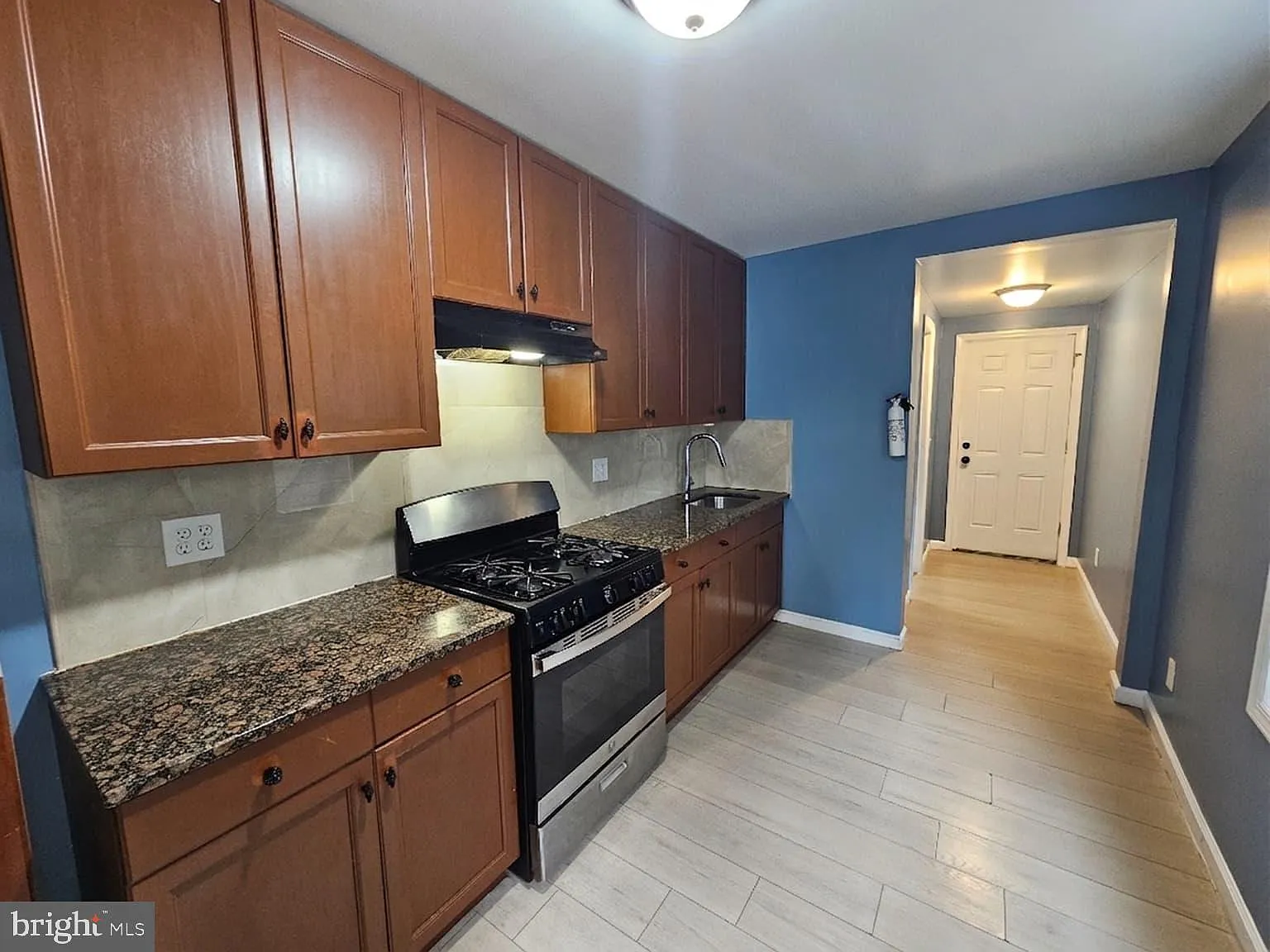 3 bed, 1.0 bath, 1248 sqft, $2,200 — Photo 4