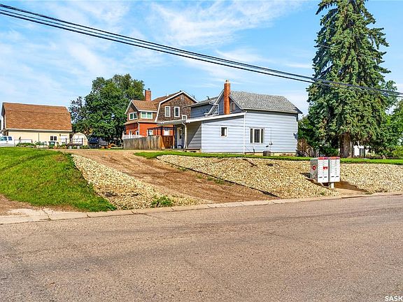 3rd image of 477 22nd STREET E