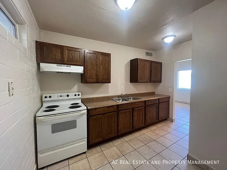 1229 W Pierce St #2 — Photo 5