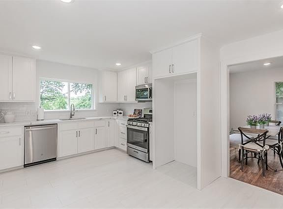 3rd image of 132 McGee Dr