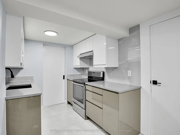 934 Smyth Rd #B — Photo 6