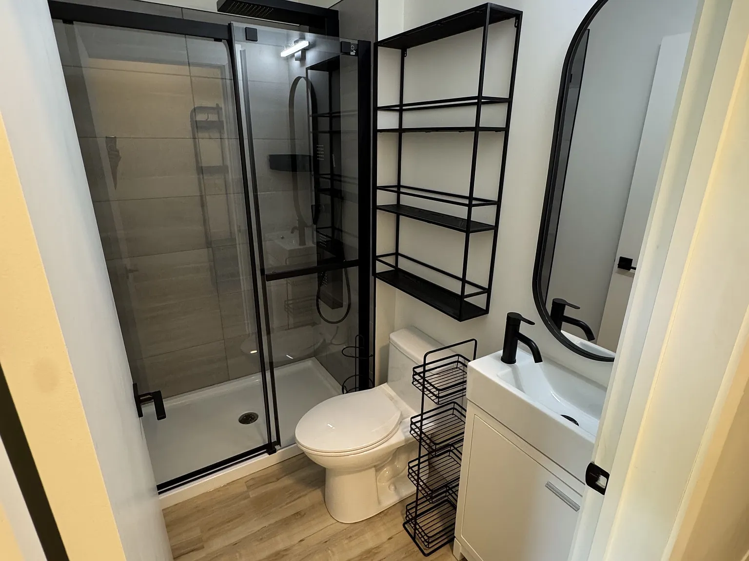 1 bed, $1,825 — Photo 4