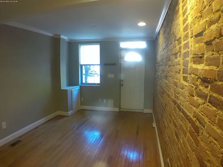 912 S Potomac St — Photo 1