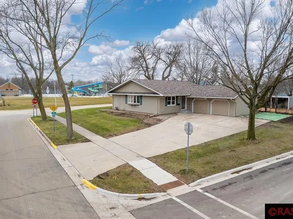 834 S Main St, Blue Earth, MN 56013