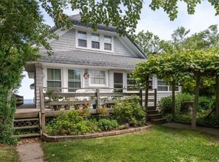8 Oak St, Wading River, NY 11792