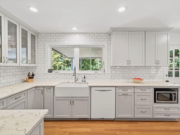 3rd image of 1112 Whippoorwill Ln