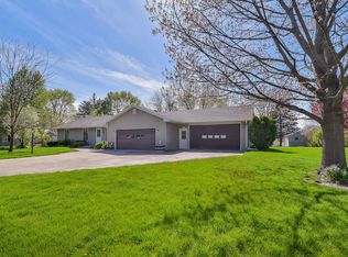 86 Leisure Ln, Oswego, IL 60543