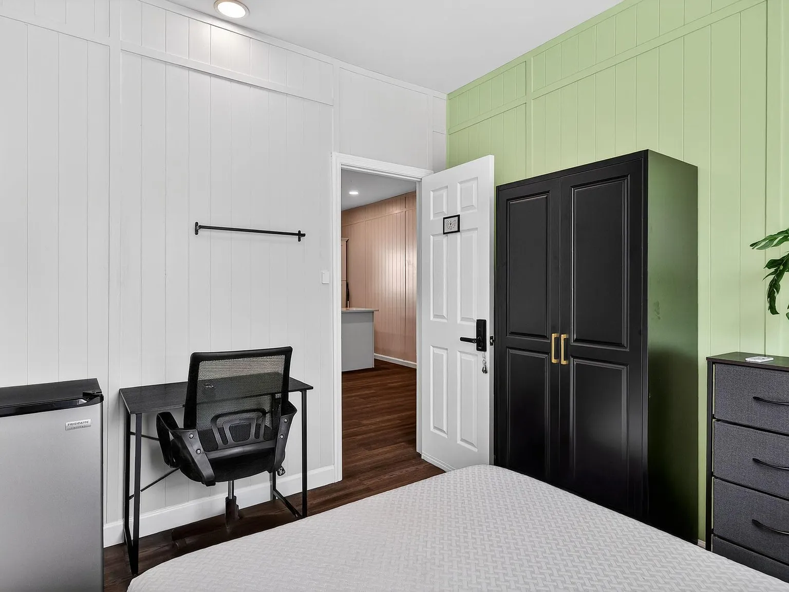 4 bed, 3.0 bath, 1900 sqft, $957 — Photo 3