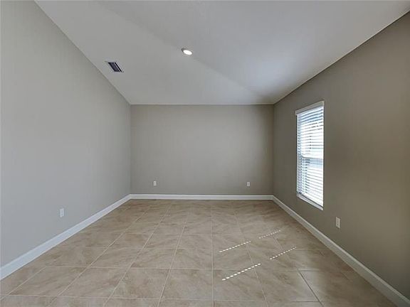 4th image of 1286 SW Fountain Ave