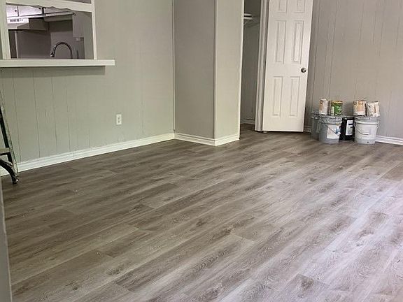 4th image of 501 Honeysuckle Dr