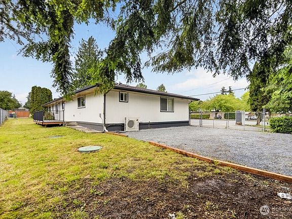 5th image of 11622 4th Avenue W