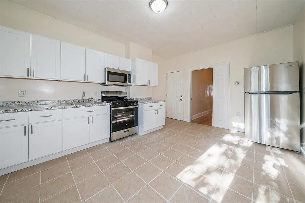 1 bed, 1.0 bath, 750 sqft, $2,095 — Photo 1