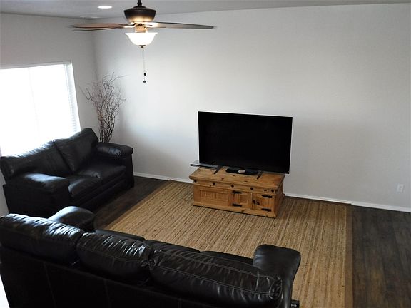 5th image of 713 N Manship Ave
