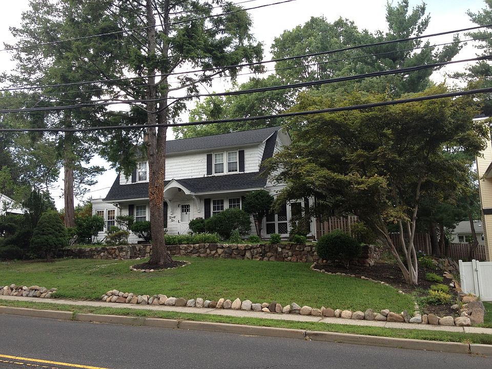 2nd image of 22 Main St